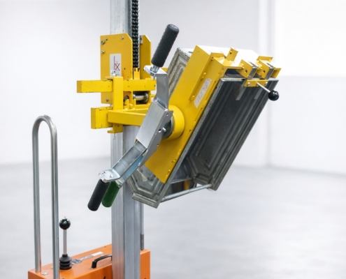 lastaufnahmemittel-kastengreifer-mechanisch-drehantrieb-kippfunktion Lastaufnahmemittel Kastengreifer mit mechanischer Dreh- und Kippfunktion zum sicheren Entleeren und Positionieren von Kisten in der Industrie