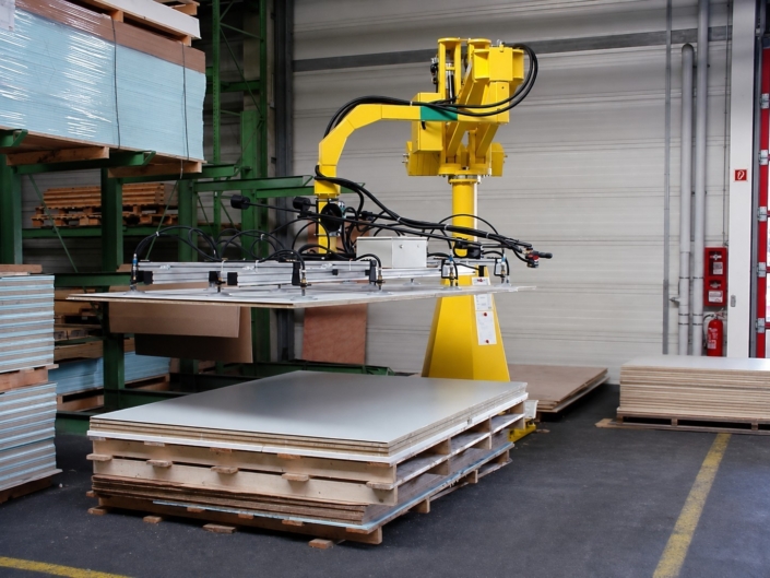 Vakuumheber für Platten zur ergonomischen Aufnahme, zum Anheben und zur sicheren Handhabung großformatiger Platten in der industriellen Fertigung.